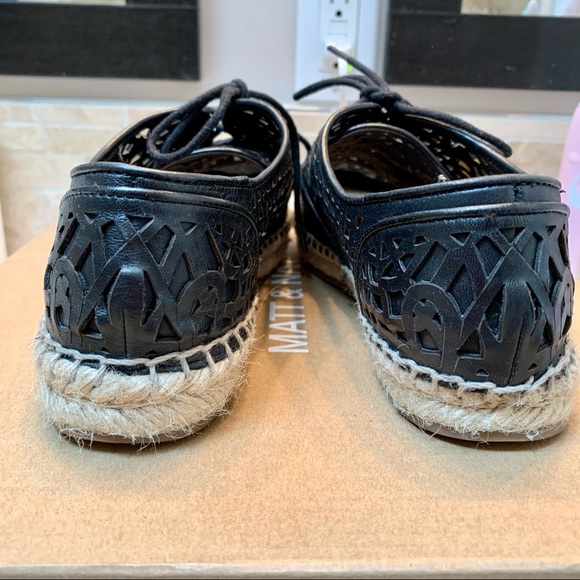 Vince Camuto sneakers black tie up - Picture 10 of 13